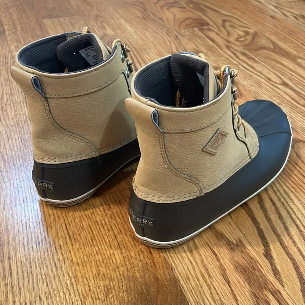 Boy’s Sperry Bowline Storm Boots. Size 5. Excellent to Like New Condition.